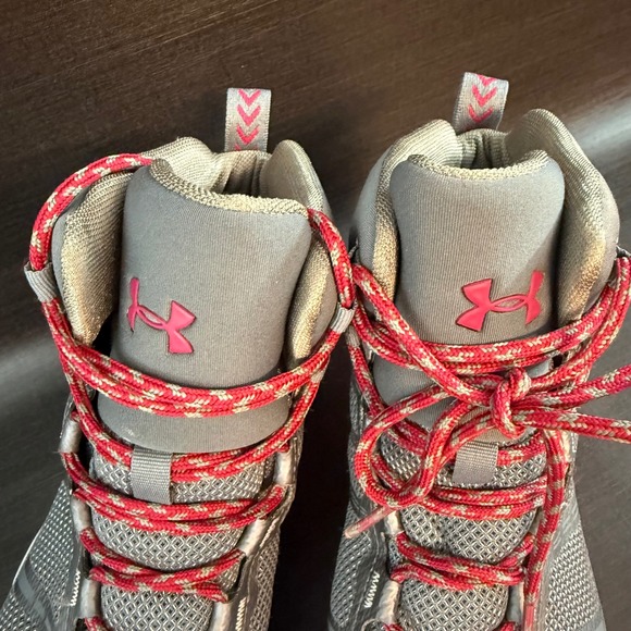 Under Armour‎ Charged Verge 2.0 Women's 9.5 Gore-Tex Hiking Trail Gray Red Boots - Picture 8 of 12